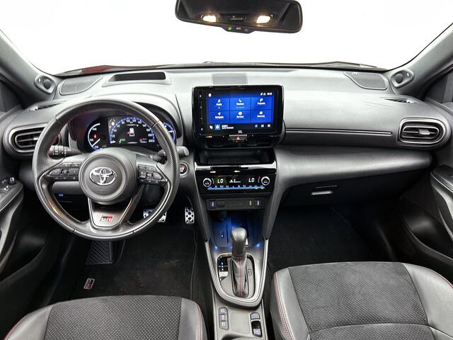 Toyota YARIS Cross 1.5 Hybrid GR Sport | Panoramadak | JBL | Blindspot | Head up Display | Stoelverwarming |