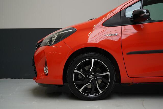 Toyota YARIS 1.5 Hybrid Orange Sport | Navigatie | Achteruitrijcamera | Climate control | Cruise control | Lm velgen