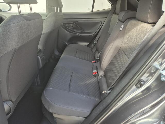 Toyota YARIS Cross 1.5 Hybrid 130 Launch Edition Team D / Winter Pakket / Safety Pakket / Adaptief CC / Stuur-, Stoel en voorruitverwarming / Draadloze telefoon lader / Apple Carplay Android Auto / Achteruitrijcamera /