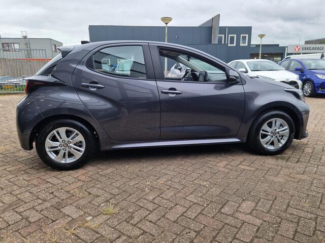Toyota YARIS 1.5 Hybrid 115 Business Nieuwe Auto! stoel en stuurverwarming parkeersensoren