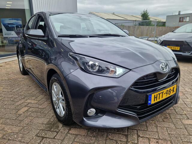 Toyota YARIS 1.5 Hybrid 115 Business Nieuwe Auto! stoel en stuurverwarming parkeersensoren