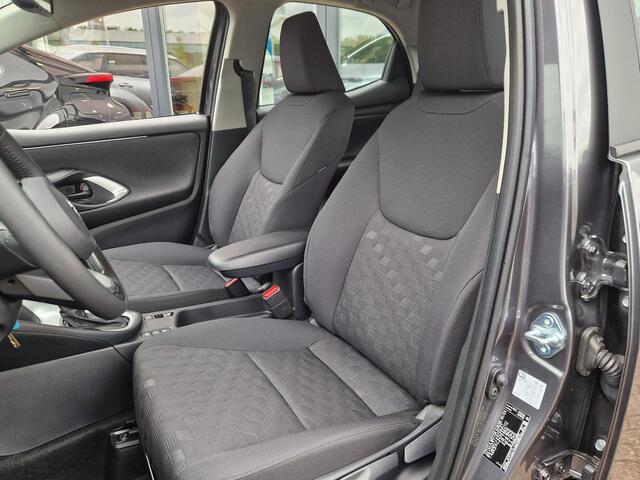 Toyota YARIS 1.5 Hybrid 115 Business Nieuwe Auto! stoel en stuurverwarming parkeersensoren