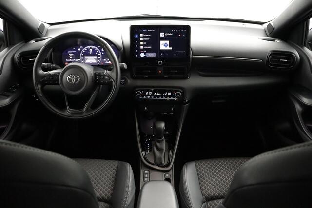 Toyota YARIS 1.5 Hybrid 130 Executive | Carplay | 17" Lichtmetalen velgen | Dodehoekdetectie | Parkeersensoren voor + achter
