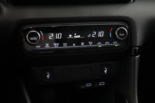 Toyota YARIS 1.5 Hybrid 130 Executive | Carplay | 17" Lichtmetalen velgen | Dodehoekdetectie | Parkeersensoren voor + achter