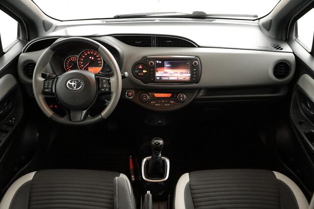 Toyota YARIS 1.3 VVT-i Dynamic Bi-Tone | Climate control | Camera | Stoelverwarming |