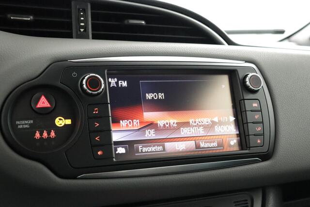 Toyota YARIS 1.3 VVT-i Dynamic Bi-Tone | Climate control | Camera | Stoelverwarming |