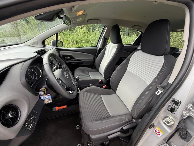 Toyota YARIS 1.5 VVT-i Aspiration Achteruitrij Camera / Trekhaak / Slechts 42000 km.