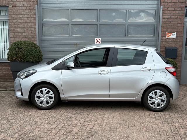 Toyota YARIS 1.5 VVT-i Aspiration Achteruitrij Camera / Trekhaak / Slechts 42000 km.