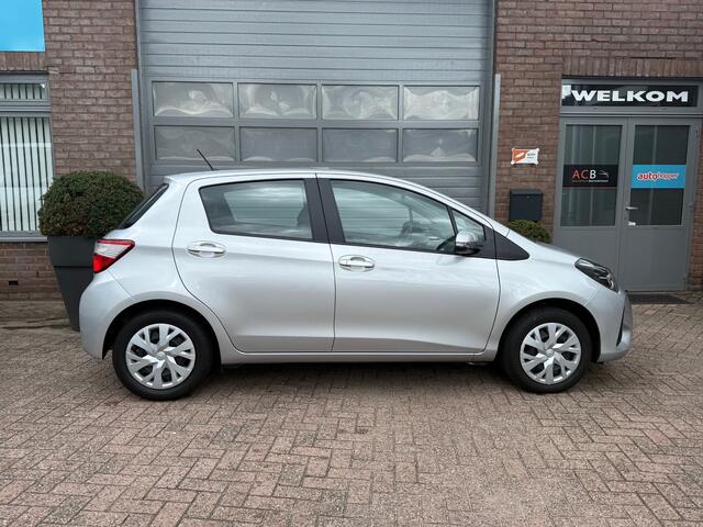 Toyota YARIS 1.5 VVT-i Aspiration Achteruitrij Camera / Trekhaak / Slechts 42000 km.