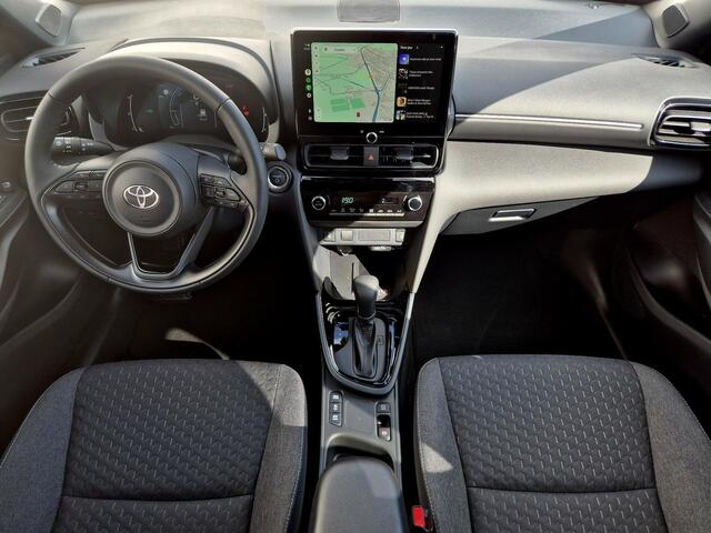 Toyota YARIS Cross 1.5 Hybrid 130 Launch Edition Team D / Winter Pakket / Safety Pakket / Adaptief CC / Stuur-, Stoel en voorruitverwarming / Draadloze telefoon lader / Apple Carplay Android Auto / Achteruitrijcamera /