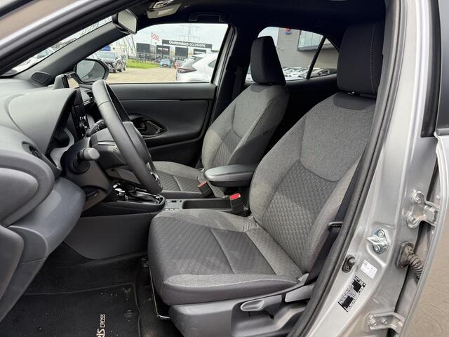 Toyota YARIS Cross 1.5 Hybrid 115 First Edition **STOEL EN STUURWIELVERWARMING/ KEYLESS/ ADAPTIEF CRUISE CONTROL/ 36 MAANDEN GARANTIE**