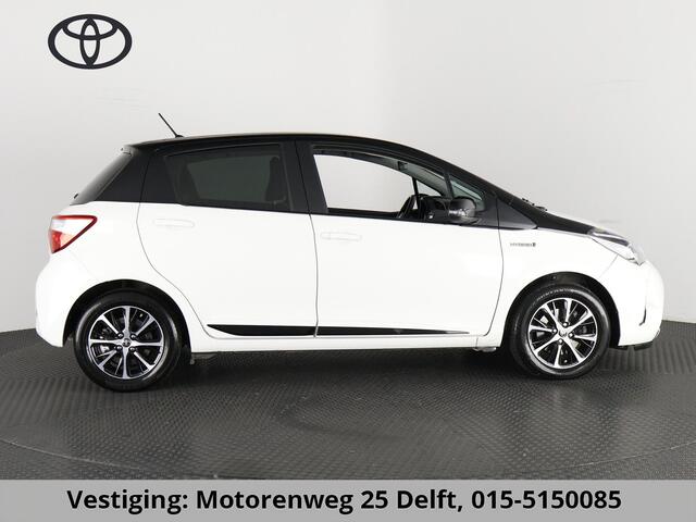 Toyota YARIS 1.5 HYBRID DESIGN SPORT BI-TONE AUTOMAAT CLOUD NAVIGATIE. BIJNA 2020.CAMERA. GARANTIE TOT 2030