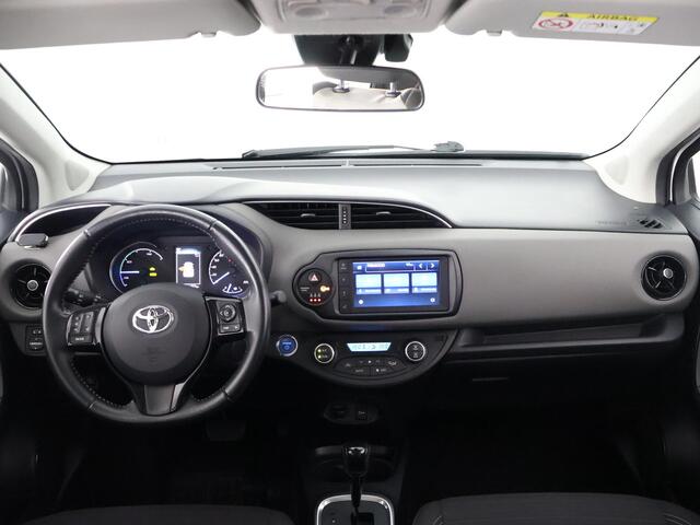 Toyota YARIS 1.5 HYBRID DESIGN SPORT BI-TONE AUTOMAAT CLOUD NAVIGATIE. BIJNA 2020.CAMERA. GARANTIE TOT 2030