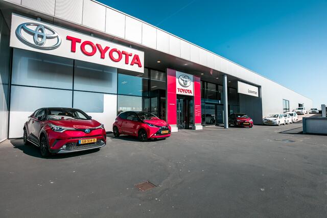 Toyota YARIS 1.5 Hybrid Executive HUD | Panoramdak | Stoelverwarming | Blind Spot