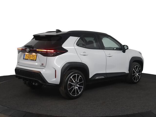 Toyota YARIS Cross 1.5 Hybrid GR Sport | Parkeer sensoren | Navigatie | Head-Up display |