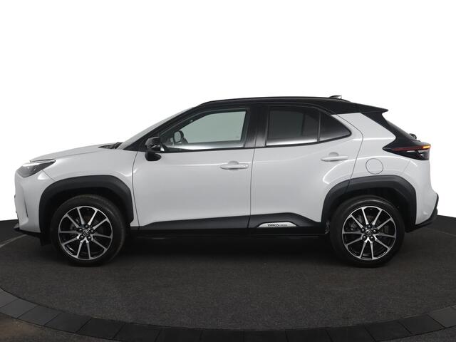 Toyota YARIS Cross 1.5 Hybrid GR Sport | Parkeer sensoren | Navigatie | Head-Up display |