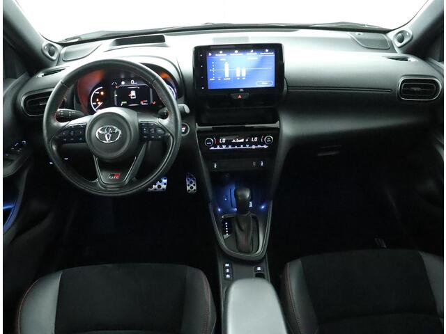Toyota YARIS Cross 1.5 Hybrid GR Sport | Parkeer sensoren | Navigatie | Head-Up display |