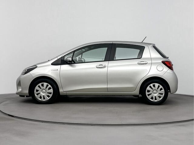 Toyota YARIS 1.5 Hybrid Aspiration | Cruise Control | Climate Control | Parkeercamera | Metaallak | APK 28-07-2026 | NL-Auto | Lederen Stuur |
