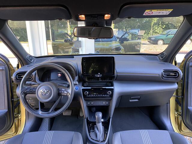 Toyota YARIS TOYOTA CROSS ADVENTURE TWO TONE JBL PREMIUM AUDIO/ KEYLESSS ENTRY + START /LED VERL./DODEHOEKDETECTIE/ CLIMA CONTR./NAVI fULLMAP/ ACHTERUITRIJ CAMERA/CRUISE CONTR./VERW. VOORSTOELEN IN HOOGTE VERST.B./PARK. SENS. V+A/HEAD UP DISPLAY nieuwprijs ¤39.000