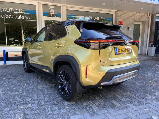 Toyota YARIS TOYOTA CROSS ADVENTURE TWO TONE JBL PREMIUM AUDIO/ KEYLESSS ENTRY + START /LED VERL./DODEHOEKDETECTIE/ CLIMA CONTR./NAVI fULLMAP/ ACHTERUITRIJ CAMERA/CRUISE CONTR./VERW. VOORSTOELEN IN HOOGTE VERST.B./PARK. SENS. V+A/HEAD UP DISPLAY nieuwprijs ¤39.000