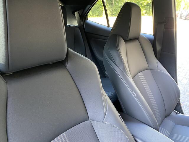Toyota YARIS TOYOTA CROSS ADVENTURE TWO TONE JBL PREMIUM AUDIO/ KEYLESSS ENTRY + START /LED VERL./DODEHOEKDETECTIE/ CLIMA CONTR./NAVI fULLMAP/ ACHTERUITRIJ CAMERA/CRUISE CONTR./VERW. VOORSTOELEN IN HOOGTE VERST.B./PARK. SENS. V+A/HEAD UP DISPLAY nieuwprijs ¤39.000