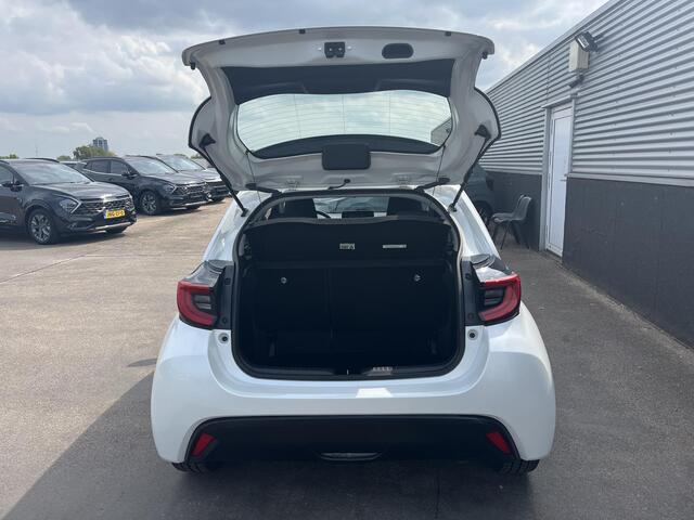 Toyota YARIS 1.5 Hybrid Dynamic Org. Nederlandse auto, All-seaon banden, LED, LMV, Navigatie, Smart Key + Keyless entry