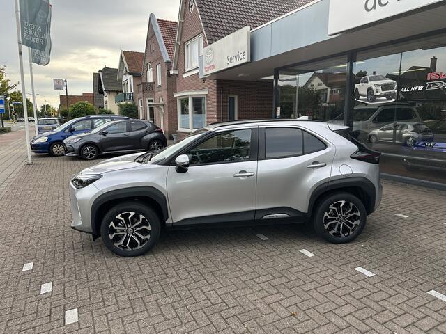 Toyota YARIS Cross 1.5 Hybrid 130pk Executive Limited dodehoekdetectie / stoelverwarming / stuurwielverwarming / parkeersensoren voor + achter / Navigatie / Apple Carplay / Android Auto / parkeercamera / 10 jaar garantie / rijklaarprijs