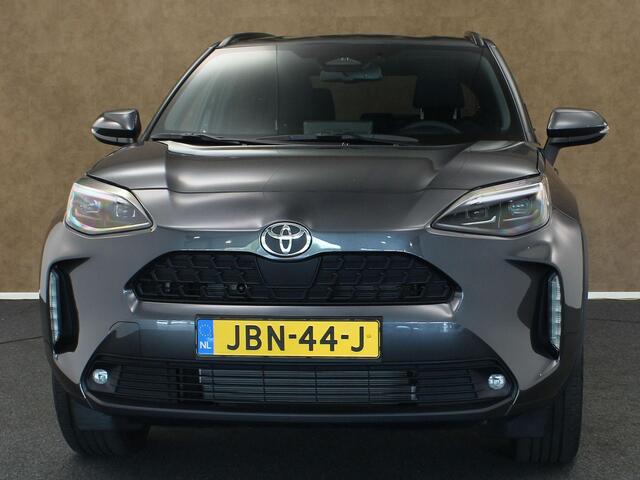 Toyota YARIS Cross 1.5 Hybrid 130 Dynamic - NAVIGATIE - 17 INCH LICHT METALEN VELGEN - VOORSTOELEN VERWARMD - DRAADLOZE TELEFOONLADER - CLIMATE CONTROL - CAMERA - STUUR VERWARMD - KEYLESS ENTRY/ START - ARMSTEUN VOOR