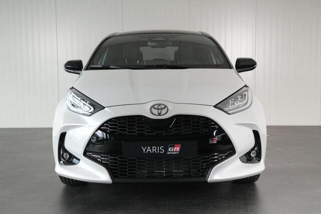 Toyota YARIS Hybrid 130 GR Sport, GR SPORT PLUS Pack, Pano-dak Nieuw en snel leverbaar met 2000,- inruilpremie!!