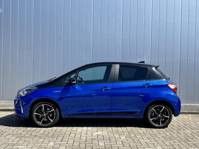 Toyota YARIS 1.5 Hybrid Premium Bi-Tone Panorama Trekhaak Keyless Stoelverwarming Full Options