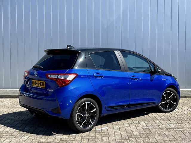 Toyota YARIS 1.5 Hybrid Premium Bi-Tone Panorama Trekhaak Keyless Stoelverwarming Full Options