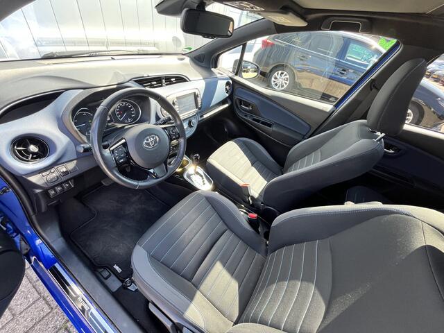 Toyota YARIS 1.5 Hybrid Premium Bi-Tone Panorama Trekhaak Keyless Stoelverwarming Full Options