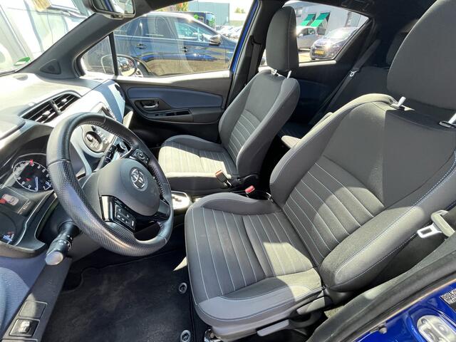 Toyota YARIS 1.5 Hybrid Premium Bi-Tone Panorama Trekhaak Keyless Stoelverwarming Full Options