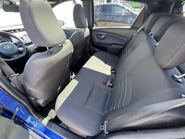 Toyota YARIS 1.5 Hybrid Premium Bi-Tone Panorama Trekhaak Keyless Stoelverwarming Full Options