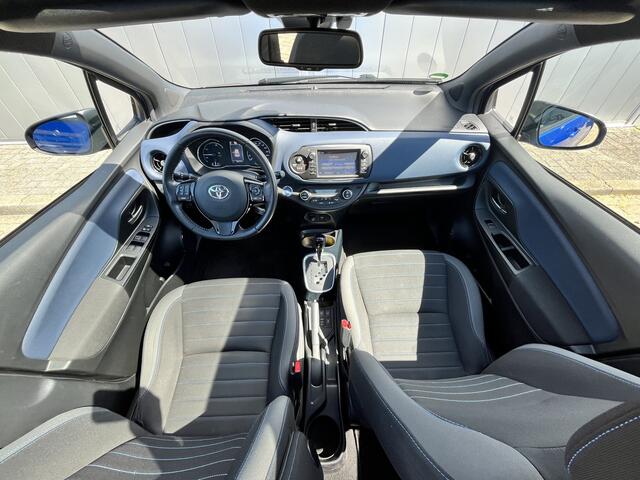 Toyota YARIS 1.5 Hybrid Premium Bi-Tone Panorama Trekhaak Keyless Stoelverwarming Full Options