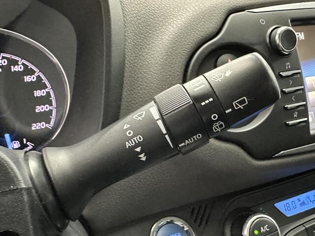 Toyota YARIS 1.5 Hybrid Design Red