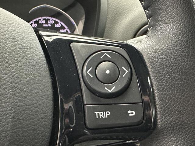 Toyota YARIS 1.5 Hybrid Design Red