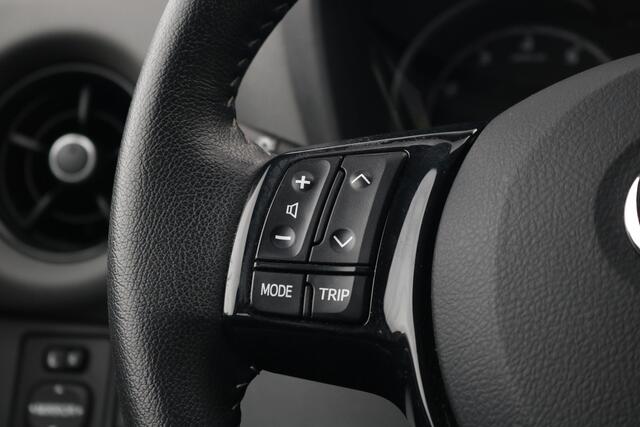 Toyota YARIS 1.0 VVT-i Active | Toyota Safety Sense | Lane Trace Assist | Climate Control |