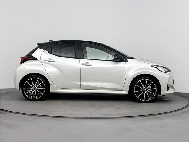 Toyota YARIS 1.5 Hybrid GR Sport Limited | Stoelverwarming | Apple Carplay/Android Auto | Spiegels Elektrisch Inklapbaar | Parkeercamera | Lichtmetalen Velgen |