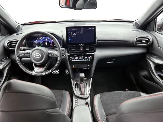 Toyota YARIS Cross 1.5 Hybrid 130 GR Sport | Navigatie | Parkeersensoren voor+achter | BSM | Elektrische Achterklep | SL 111