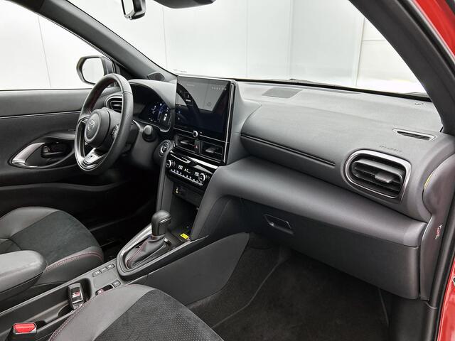 Toyota YARIS Cross 1.5 Hybrid 130 GR Sport | Navigatie | Parkeersensoren voor+achter | BSM | Elektrische Achterklep | SL 111