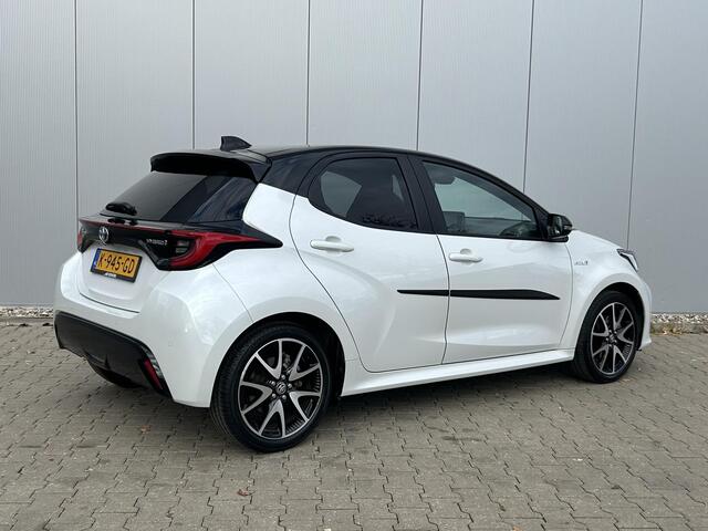 Toyota YARIS 1.5 Hybrid Executive / Navigatie / Camera / Cruise Control Adaptief / Stoelverwarming Voorzijde / Climate Control /