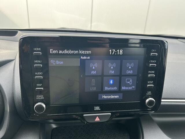 Toyota YARIS 1.5 Hybrid Executive / Navigatie / Camera / Cruise Control Adaptief / Stoelverwarming Voorzijde / Climate Control /