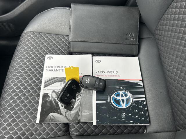 Toyota YARIS 1.5 Hybrid Executive / Navigatie / Camera / Cruise Control Adaptief / Stoelverwarming Voorzijde / Climate Control /