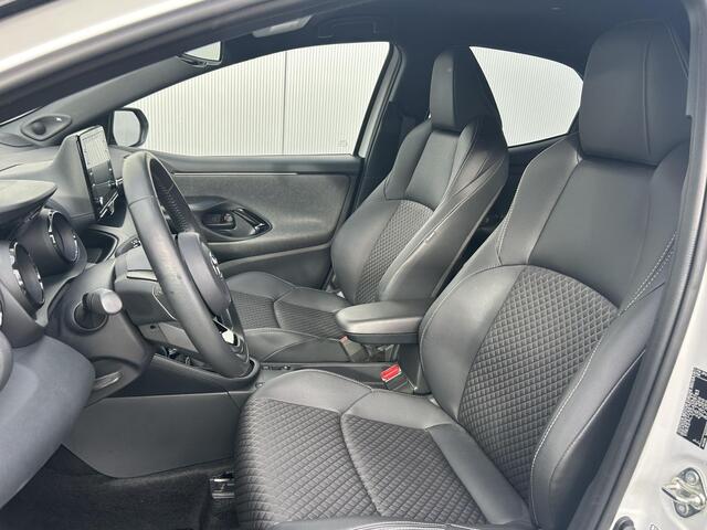 Toyota YARIS 1.5 Hybrid Executive / Navigatie / Camera / Cruise Control Adaptief / Stoelverwarming Voorzijde / Climate Control /