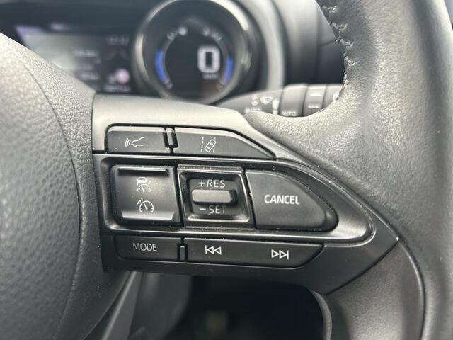Toyota YARIS 1.5 Hybrid Executive / Navigatie / Camera / Cruise Control Adaptief / Stoelverwarming Voorzijde / Climate Control /