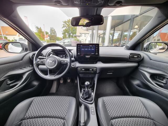 Toyota YARIS 1.5 VVT-i Bi-Tone 126pk | Parelmoer | Ad.cruise | Leder | Camera | Nieuwstaat!