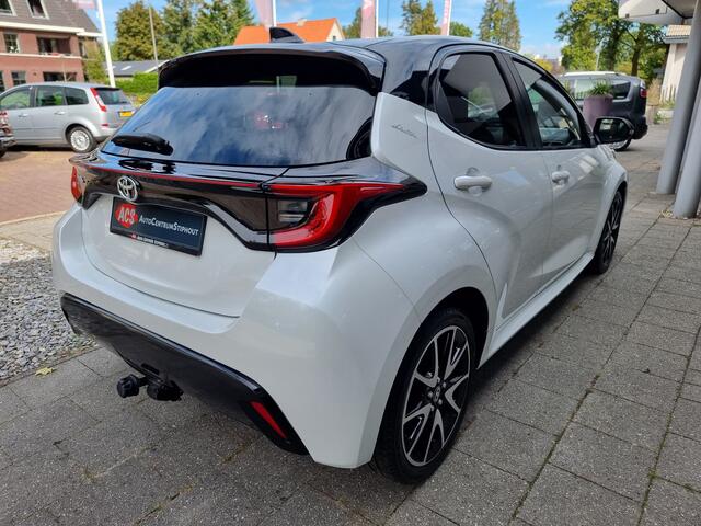 Toyota YARIS 1.5 VVT-i Bi-Tone 126pk | Parelmoer | Ad.cruise | Leder | Camera | Nieuwstaat!