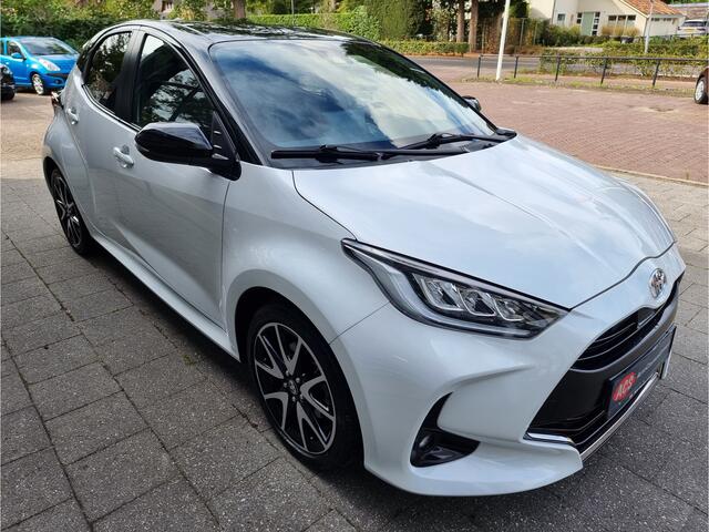 Toyota YARIS 1.5 VVT-i Bi-Tone 126pk | Parelmoer | Ad.cruise | Leder | Camera | Nieuwstaat!
