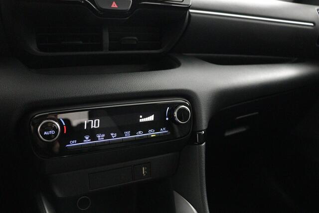 Toyota YARIS 1.5 Hybrid Active | parkeer sensoren | Trekhaak |